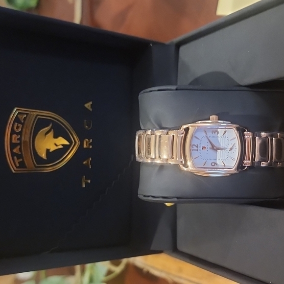 LADIES LUXURY ROSE GOLD TARGA WATCH - Picture 1 of 5